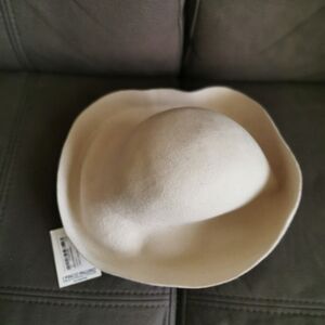 Wool hat, bnwt, pinco  pallino
